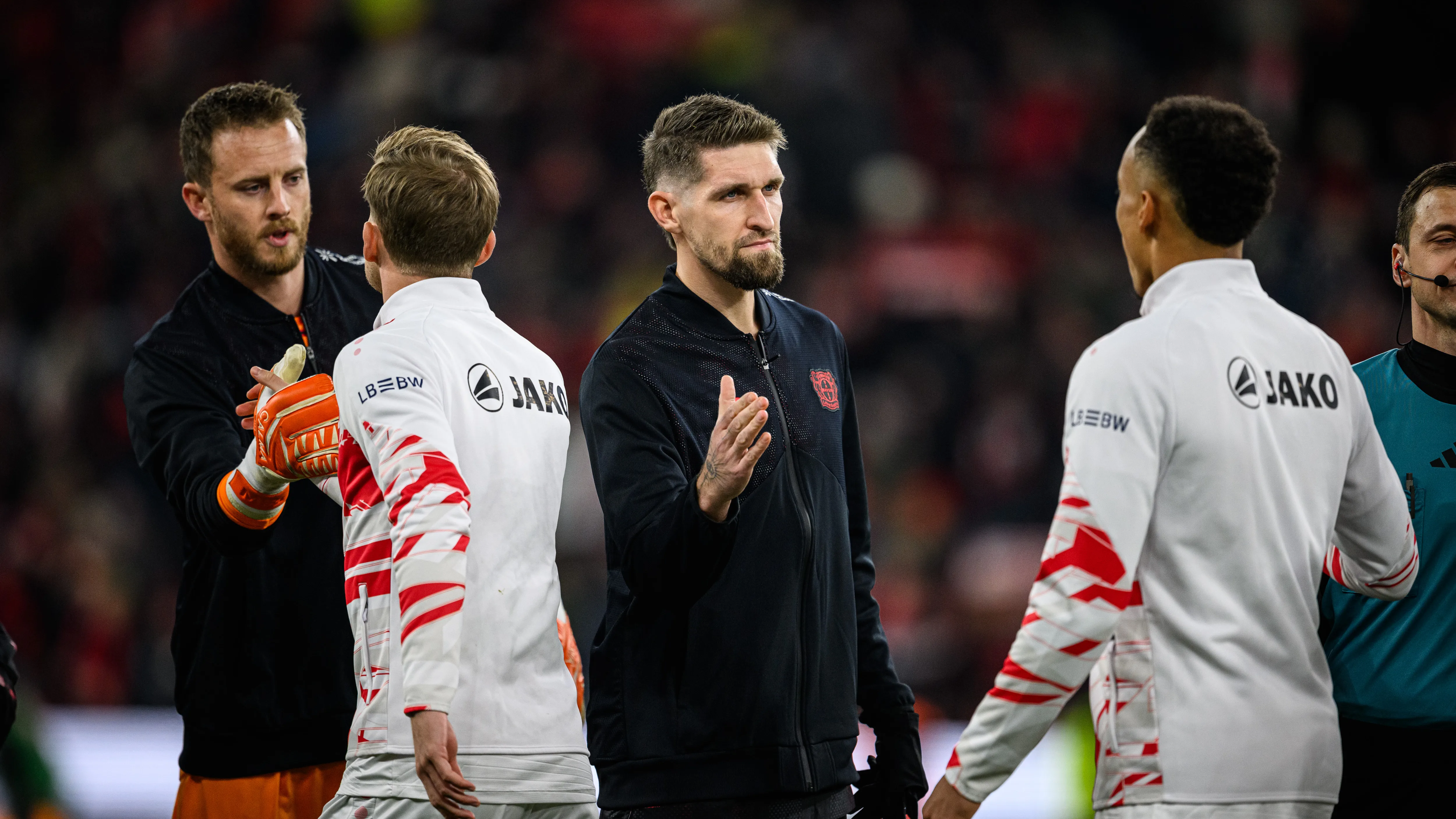 Bundesliga. "Shtuttgart" va "Bayer Leverkuzen" o'rtasidagi bahsda kuchli raqobat bo'ldi