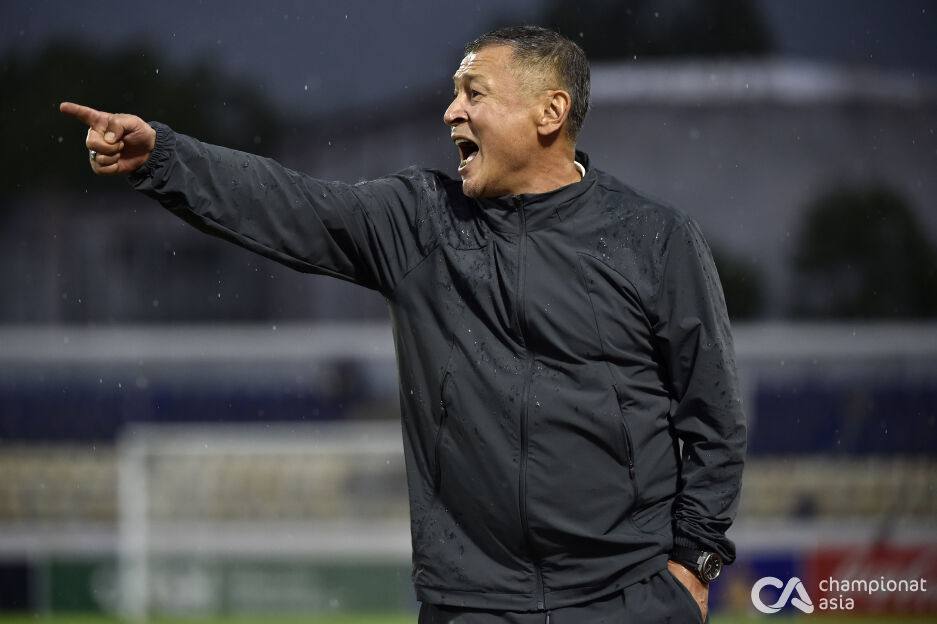 OKMK hamda "Neftchi" o'rtasidagi golsiz durangdan GALEREYa