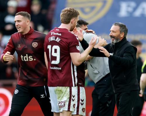 Derek McInnes: "Hearts" tarixiy unvon uchun kurashmoqda
