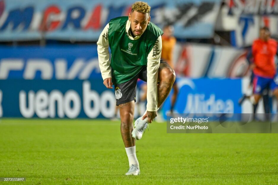 Neymar "Santos" mashgʻulotlari paytida kichik Robino bilan yoqalashdi
