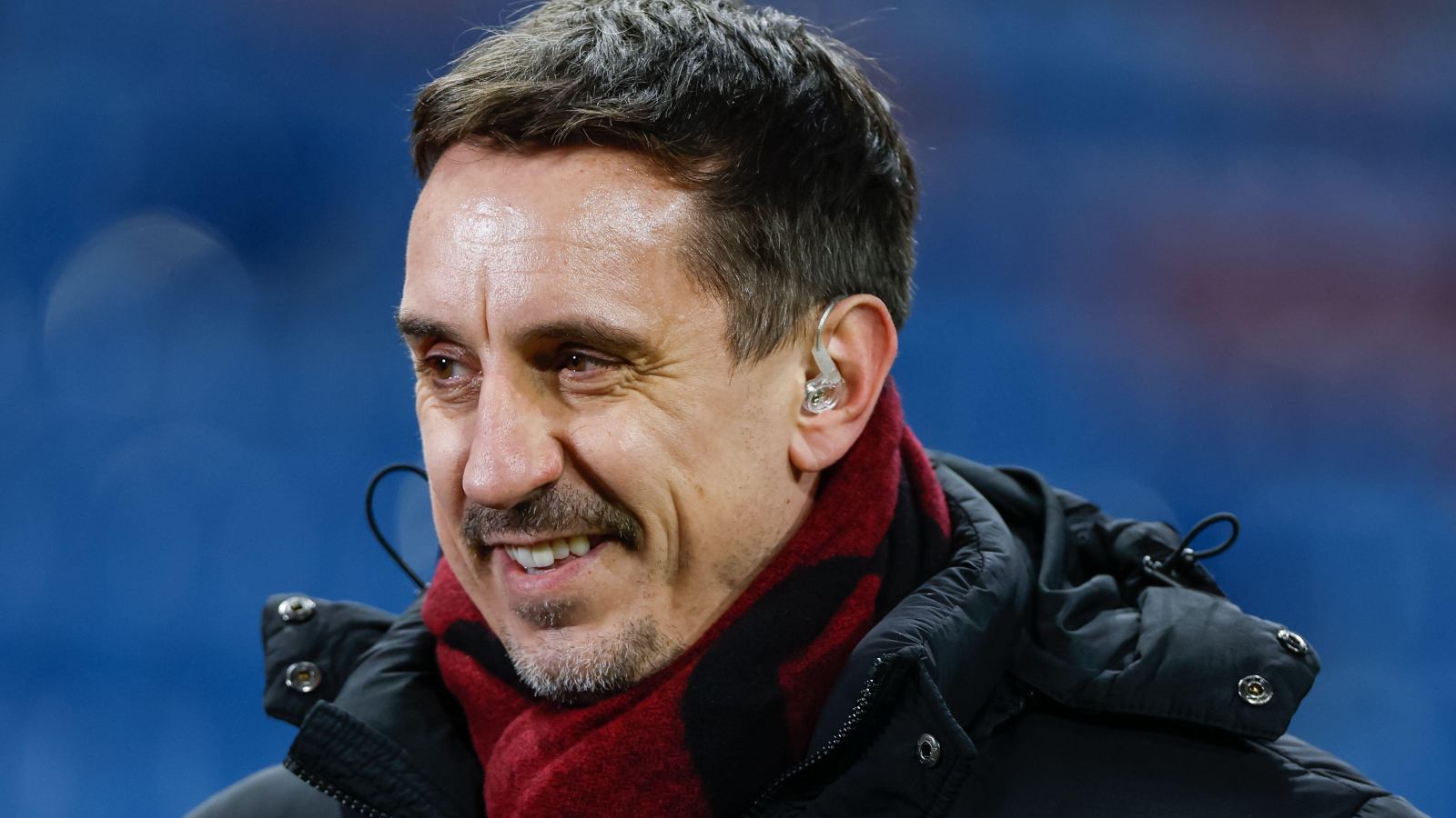 Gary Neville APL-ning eng yaxshi jamoasida Arsenal o'yinchilaridan ko'proq Man City o'yinchilarini tanladi