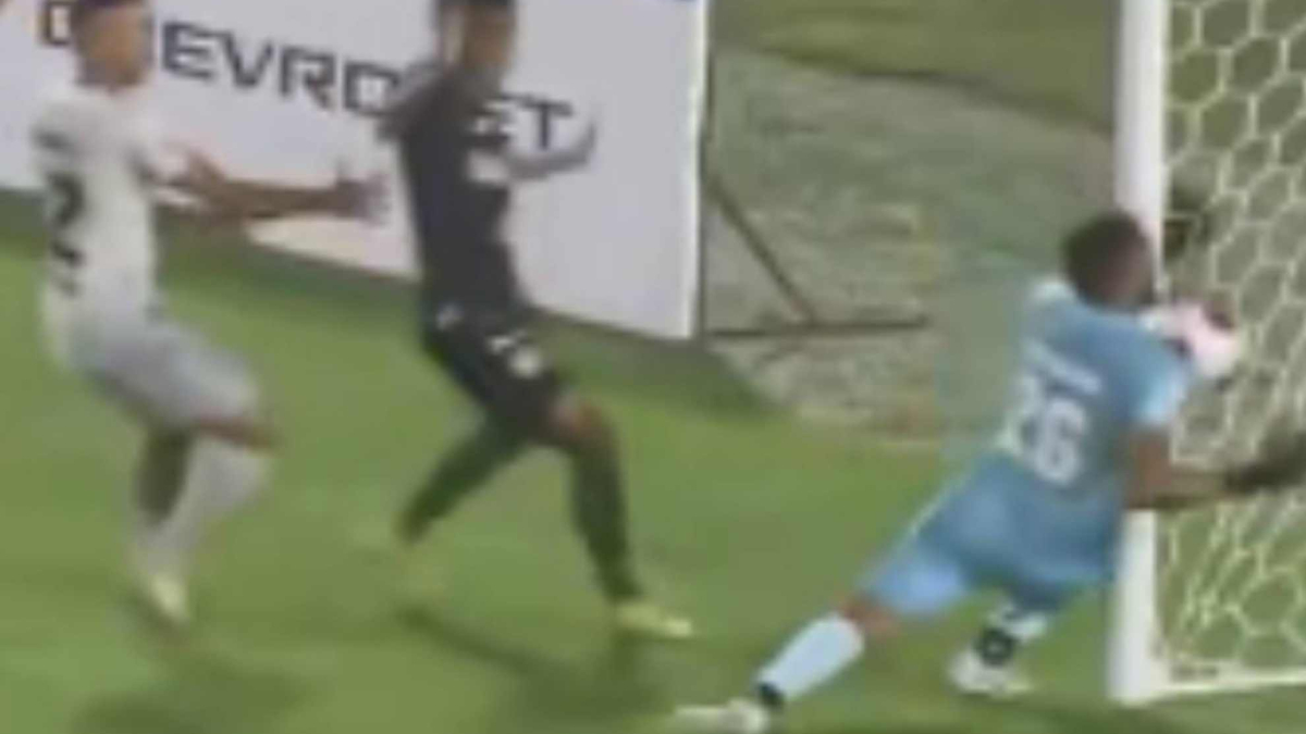 Panama'da jamoa ichida mojarolar: Darvozabon o'z darvozasiga gol urdi