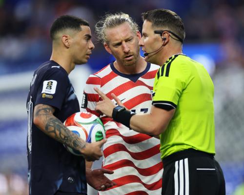 Tim Ream Jahon Chempionatida VAR orqali 'noto'g'ri shaxs' qoidasi bo'yicha foyda ko'rgan birinchi futbolchi bo'ldi
