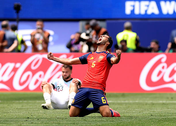 Merino bu borada Ispaniyada yagona futbolchiga aylanib oldi