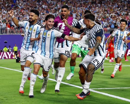 Argentina Shveytsariyani 10 kishi bilan mag'lub etib, yarim finalga chiqdi