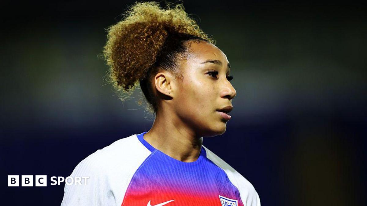 Lexi Lloyd-Smith: 'Kristal Pelas'ga uch yillik shartnoma imzoladi