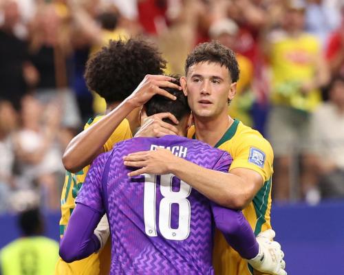 A-League yangi mavsumi xavf ostida, futbolchilar ish tashlashni ko'rib chiqmoqda