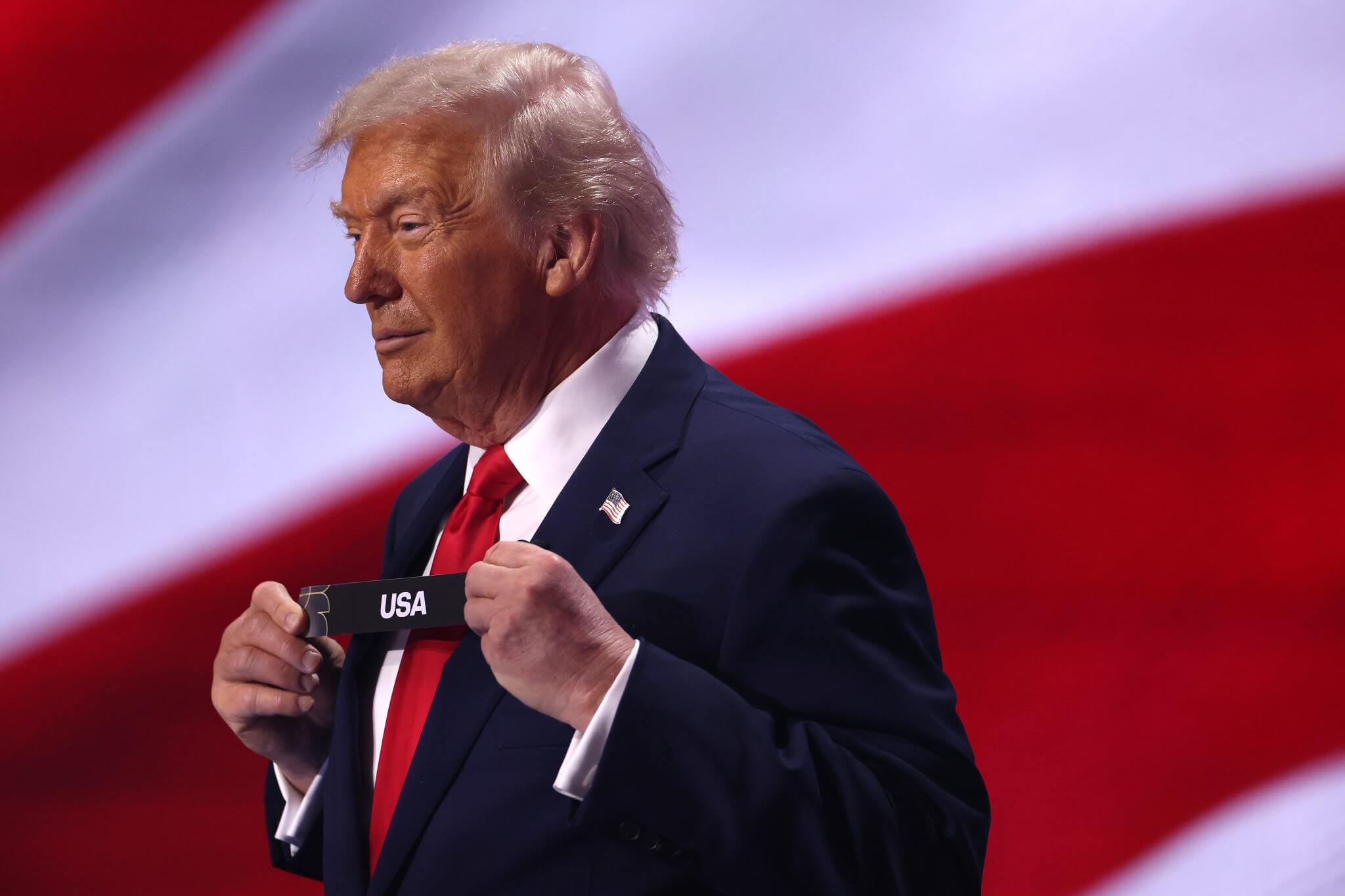 Prezident Donald Tramp 2026-yilgi jahon chempionati qura tashlash marosimida Qo'shma Shtatlarning nomini tortib oldi Patrick Smith/Getty Images
