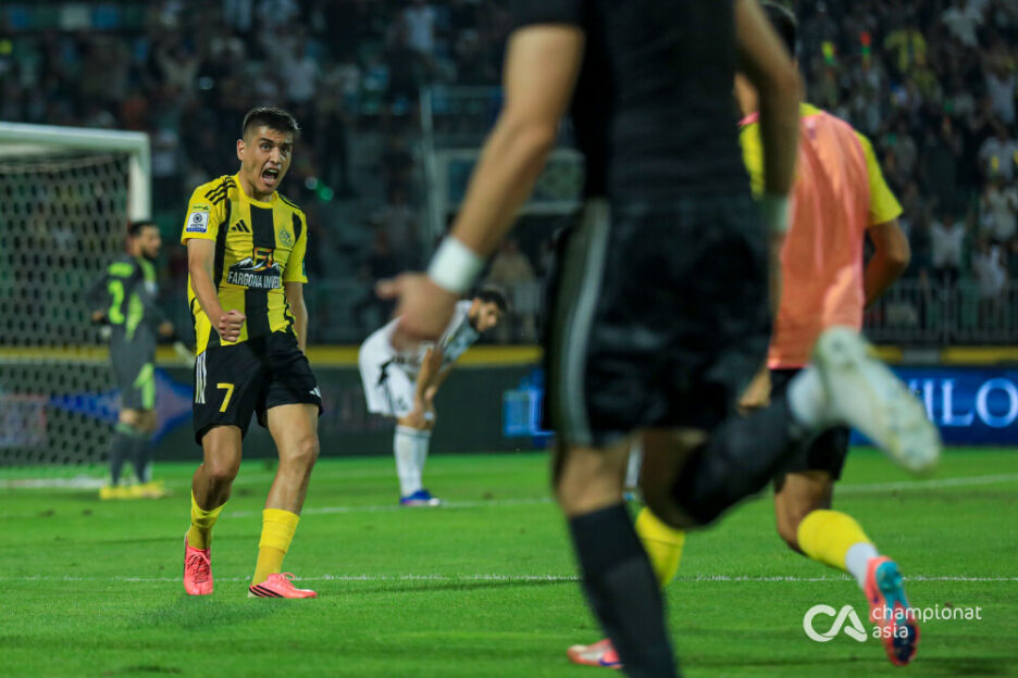 Haqiqiy jangchi: "Neftchi" futbolchisi "Buxoro" bilan oʻyinni singan qovurgʻa bilan davom ettirgan