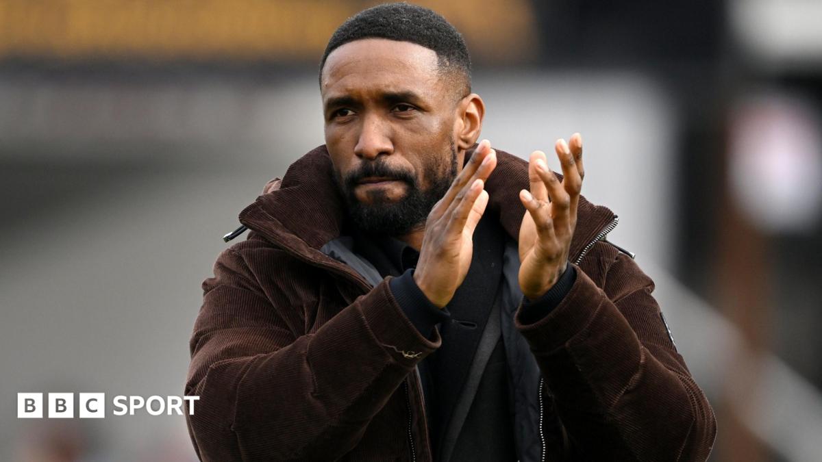 Jermain Defoe: Angliya sobiq hujumchisi Woking boshqaruvchiligidan ketdi