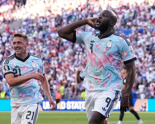 Belgiya 4:1 hisobida g'alaba qozonib, Balogunning qizil kartasi haqida norozilik bildirdi