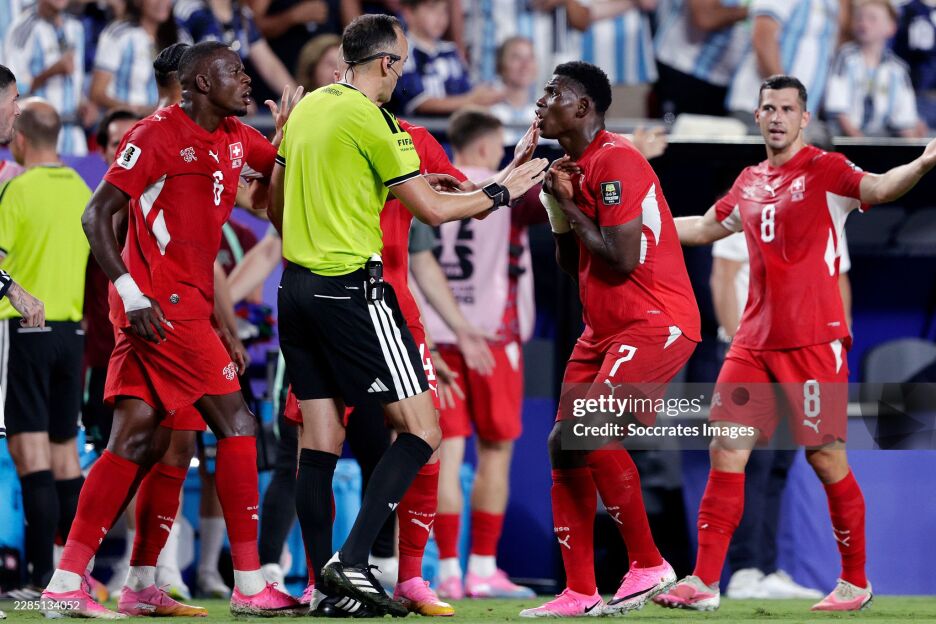 FIFAning JChda Argentinaga qarshi oʻyinda Emboloning maydondan chetlatilishi haqidagi bayonoti: "Hakam yoki VAR xato qilgan deb hisoblamaymiz”