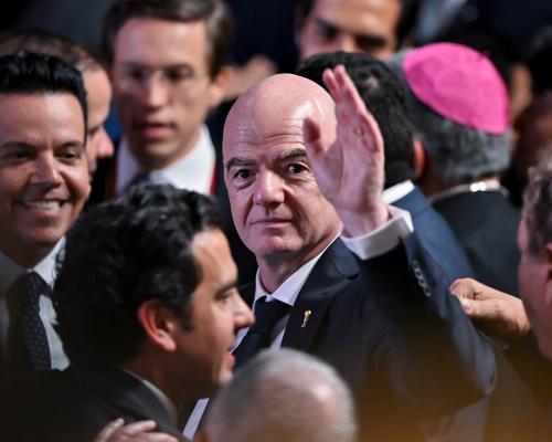 FIFA Infantino'ni himoya qildi va UEFA'ga hujum qildi
