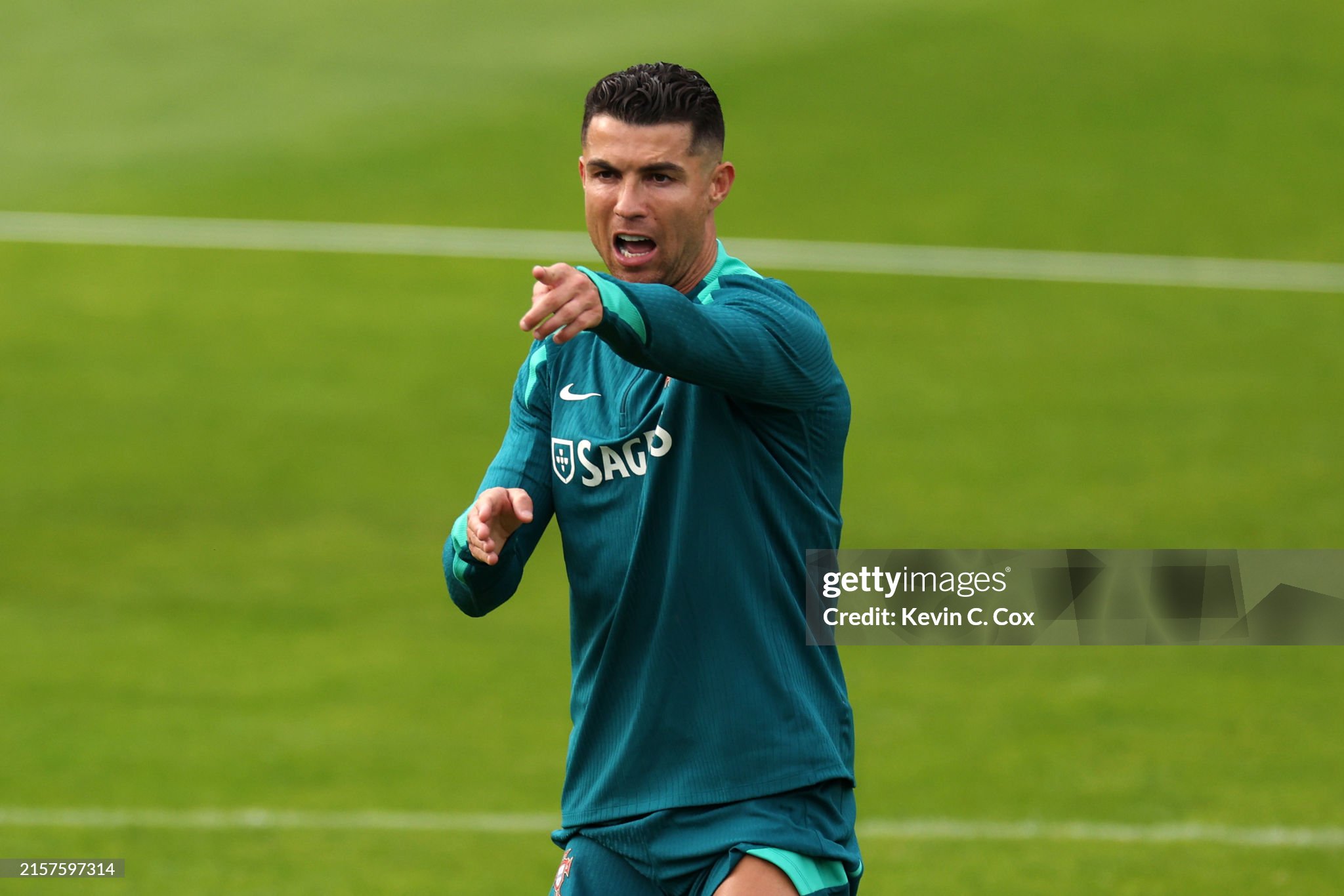 Ronaldu o‘z avtoparkini ko‘rsatdi