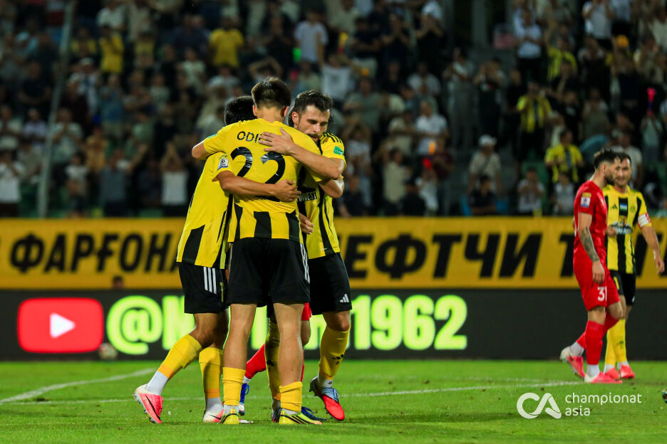"Neftchi" "Qizilqum"ni tor-mor etgan oʻyindan GALEREYa