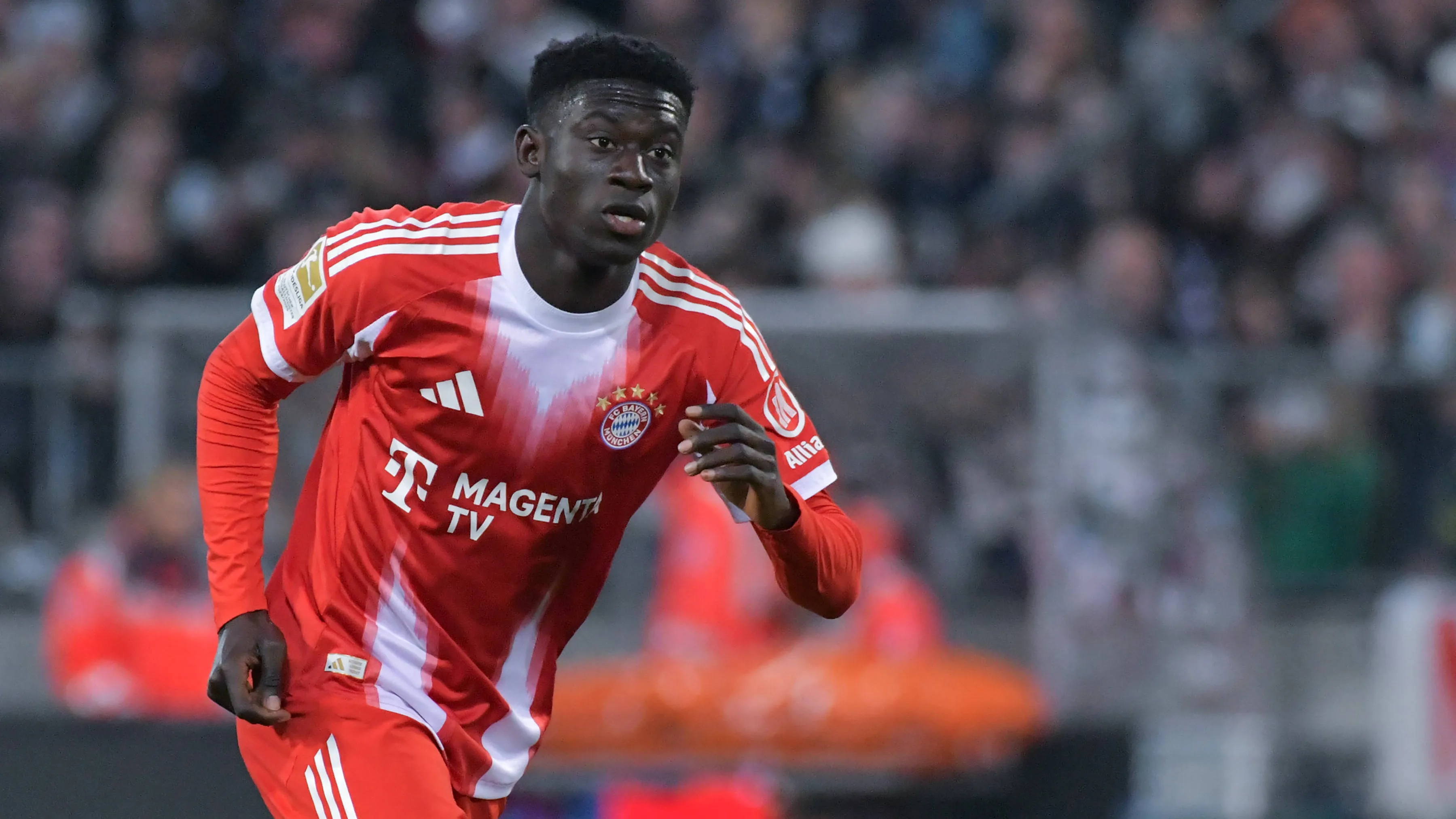 Bundesliga. "Bavariya" gambiyalik o'spirin Bara Sapoko Ndiayeni doimiy asosda qo'lga kiritdi