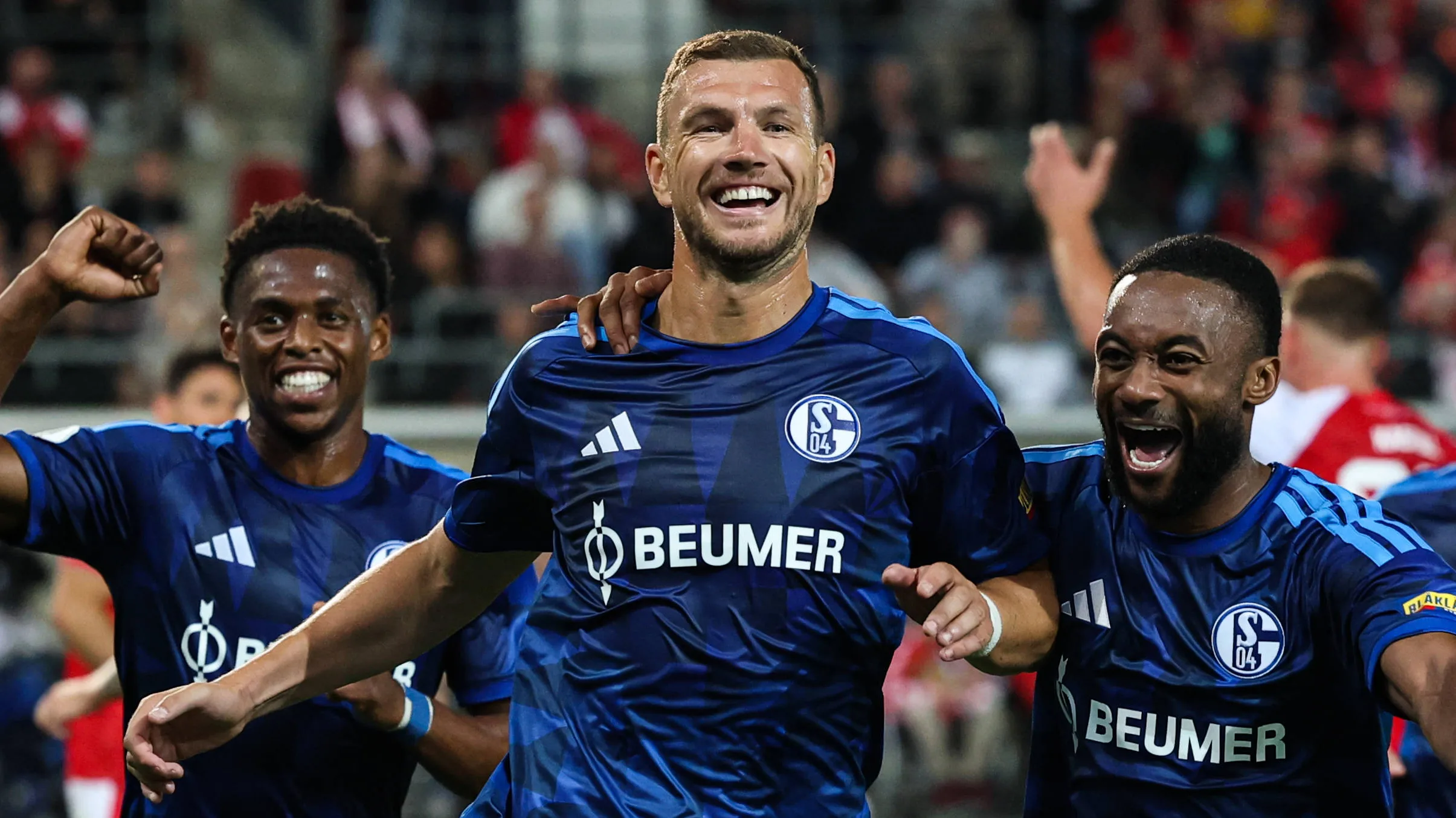Edin Djeko Bundesliga'ga qaytish uchun tayyor