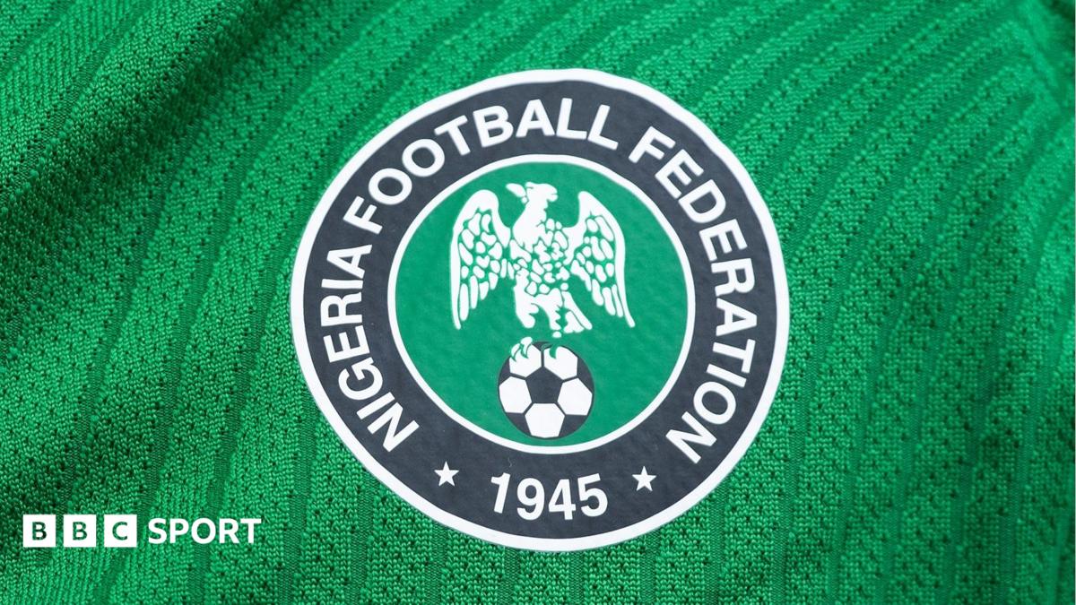Nigeriya futboli rahbariyati boshqaruv muammolari va Jahon Kubogi muvaffaqiyatsizliklari sababli iste'foga chiqdi
