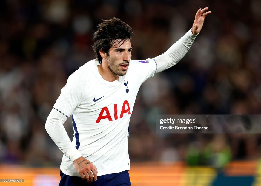 "Chelsi" oʻrtoqlik oʻyinida 10 kishi qolgan "Tottenxem"ga magʻlub boʻldi, Tonali gol urdi