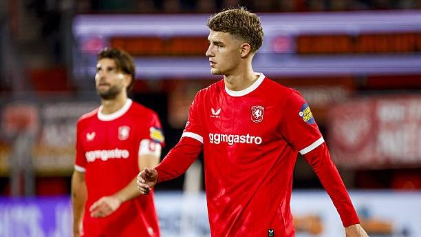 «Barselona» 18 yoshli niderlandiyalik himoyachiga qiziqish bildirgan