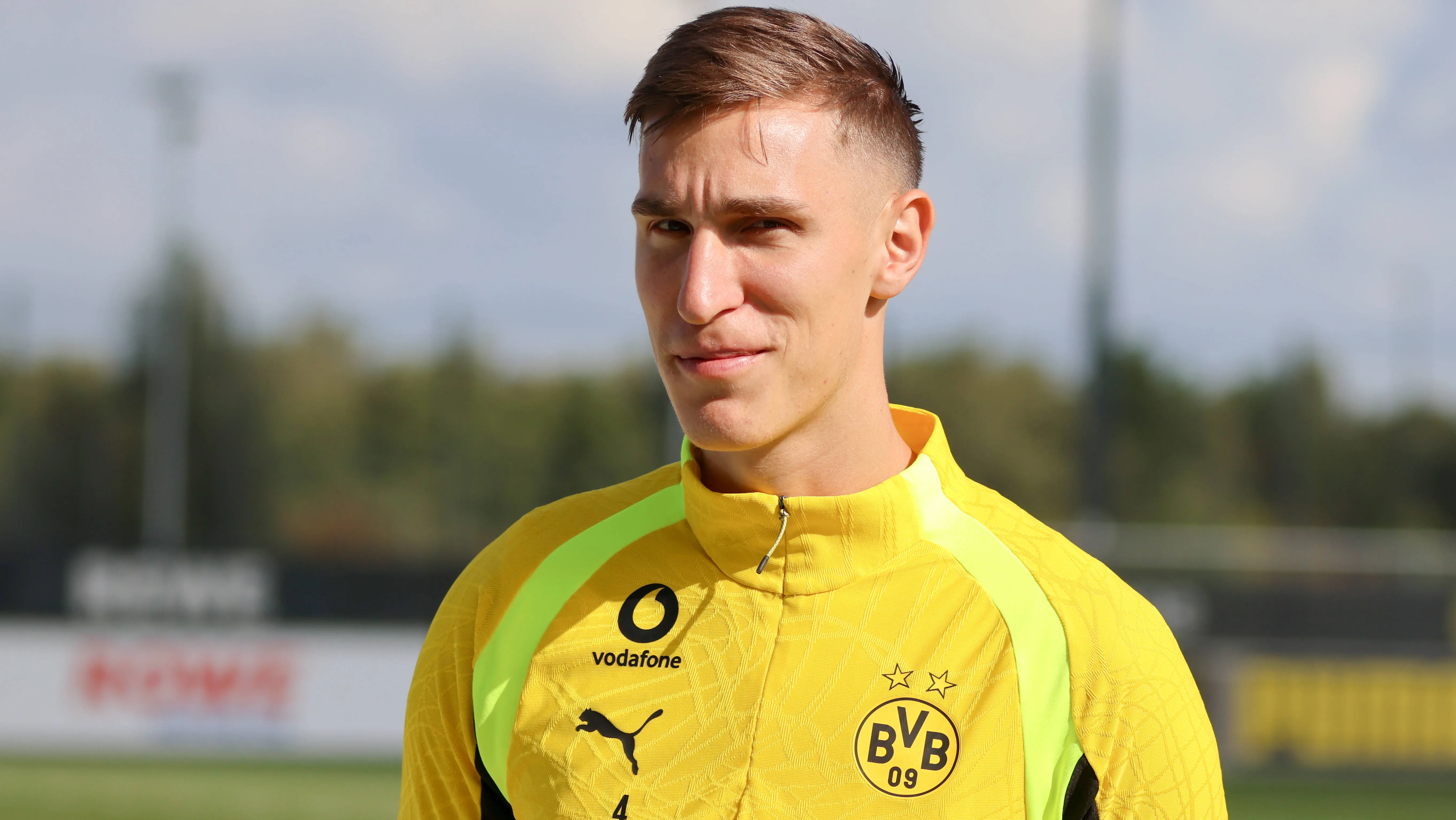 Bundesliga. 'Borussiya Dortmund'ning Nico Shlotterbek 'Himoya san' moda kolleksiyasini taqdim etdi