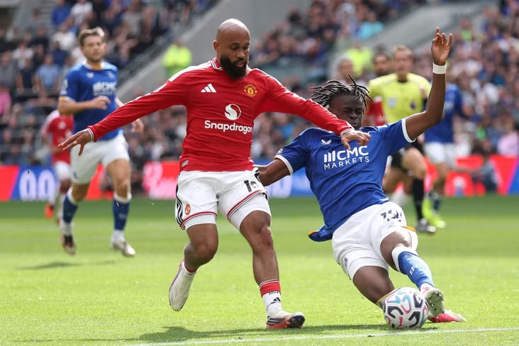 APL. «Everton» oxirgi daqiqada «Manchester Yunayted» bilan o‘yinda mag‘lubiyatdan qutulib qoldi
