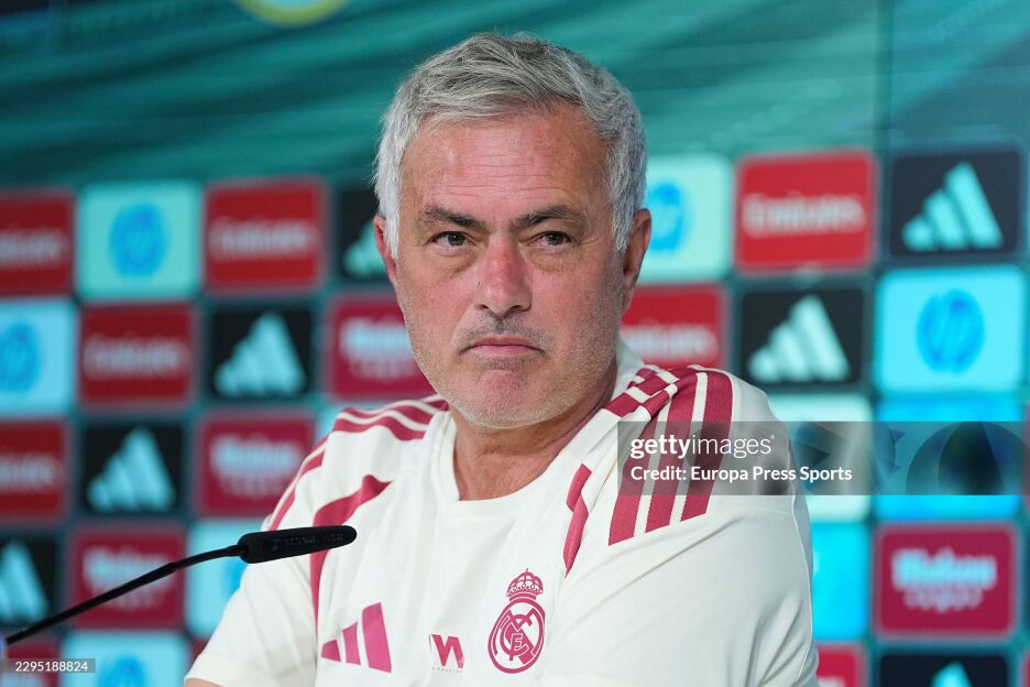 Mourinyu jurnalistlarga: "Penaltilar haqida savollar yoʻqmi? Juda gʻalati"