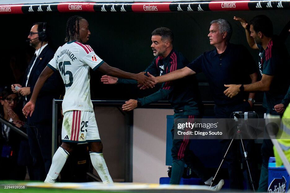 "Men 10 ta almashtirishni amalga oshira olmayman". Mourinyu — "Real"ning "Rayo Valekano" ustidan qozongan gʻalabasi haqida