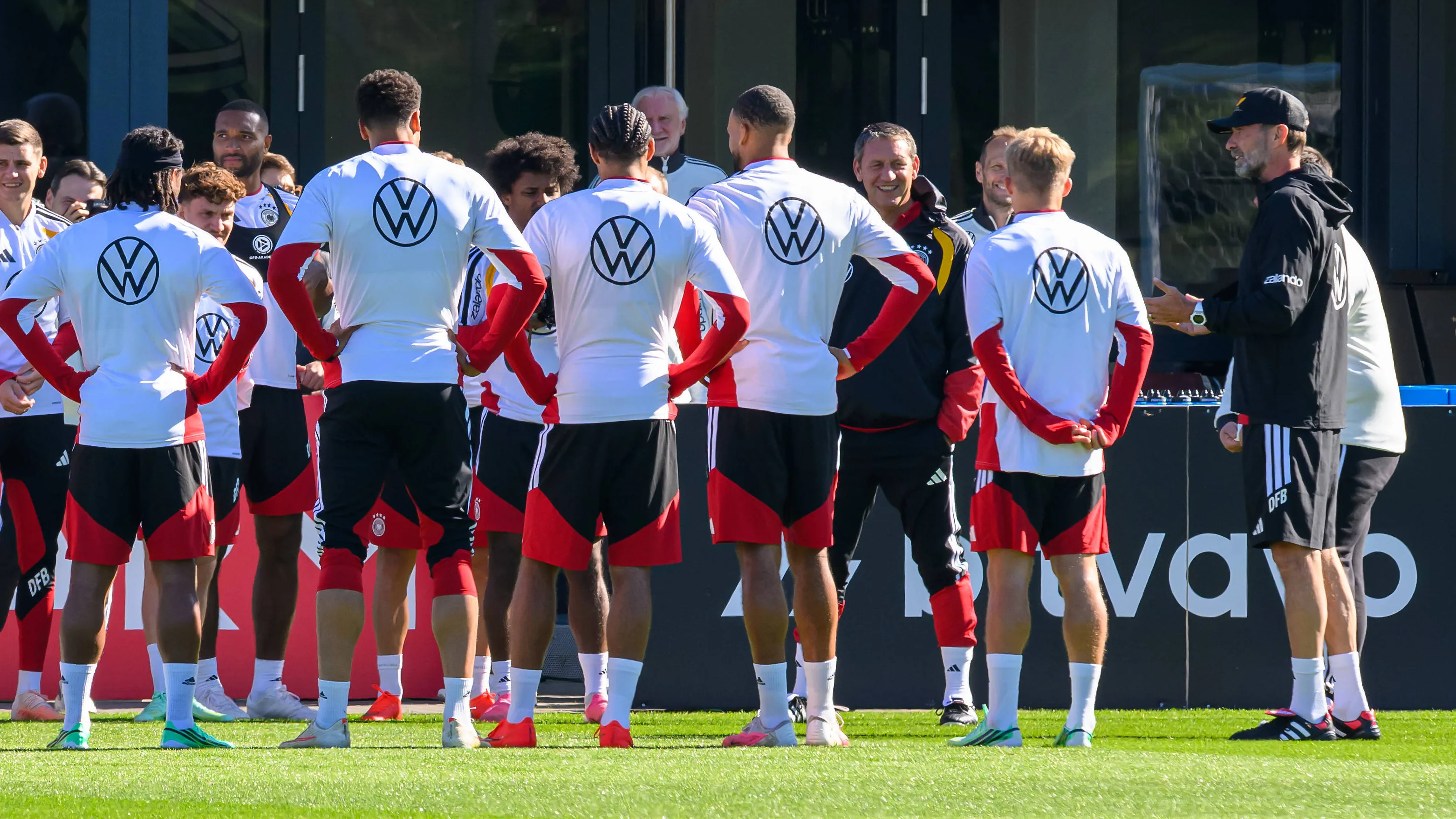Germaniya Niderlandiyaga qarshi finalda Adidas formasini kiyadi