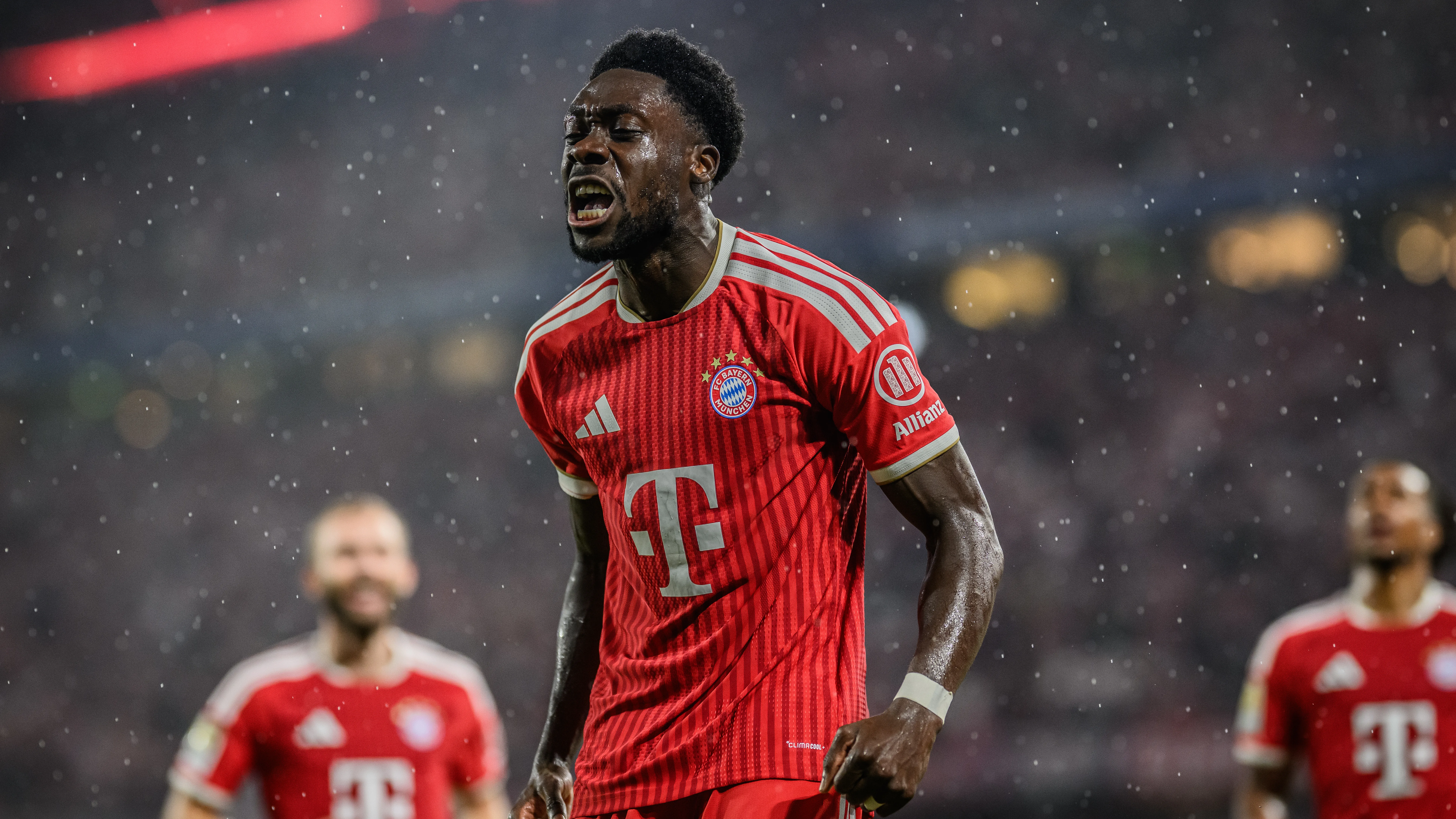 Alfonso Devis Bundesligada Kanadaning eng ko'p o'yin o'tkazgan futbolchisi bo'ldi